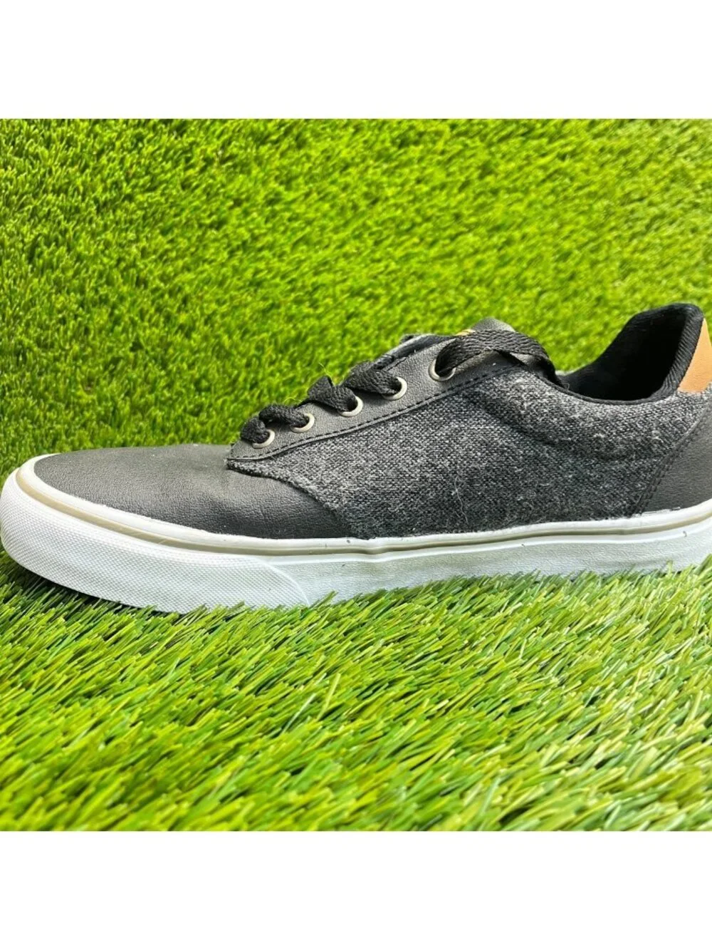 Vans Atwood Deluxe Mens Size 10 Black White Athletic Walking Shoes Sneakers
